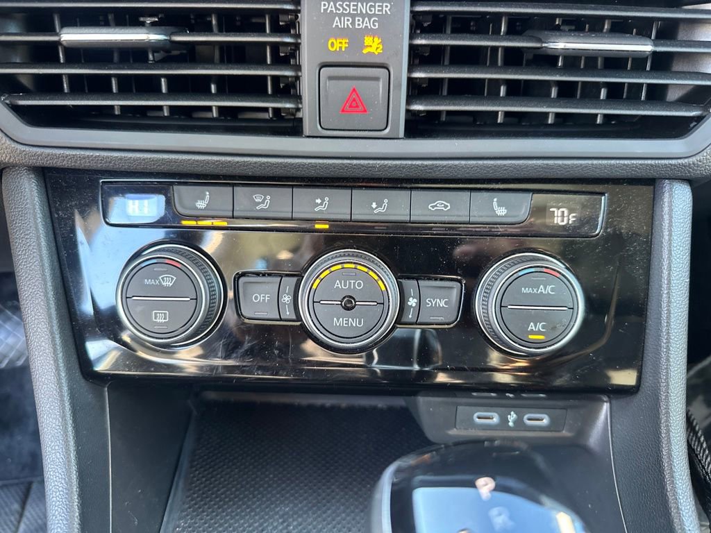 Used 2023 Volkswagen Jetta SE w/ Panoramic Sunroof Package image 54