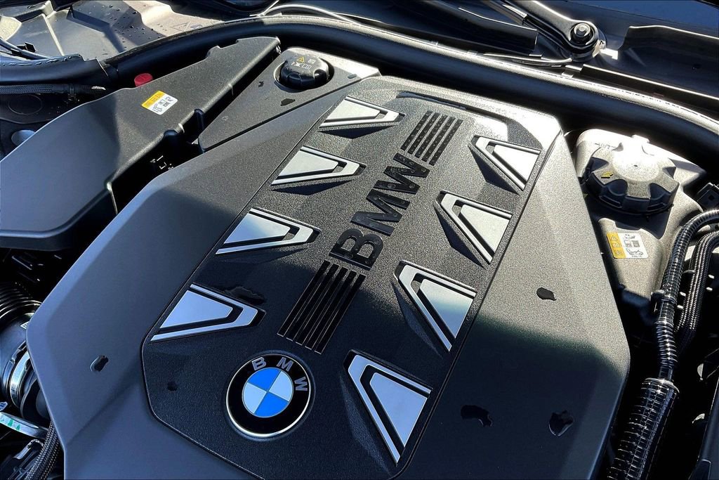 Used 2025 BMW 760i xDrive w/ Premium Package image 30