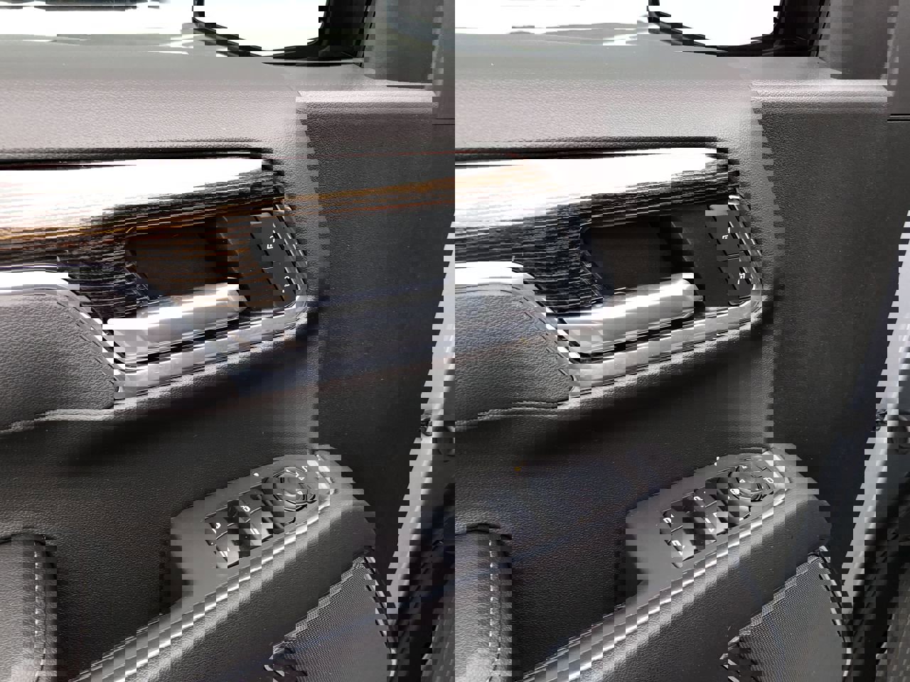 Used 2025 GMC Sierra 1500 Elevation image 12