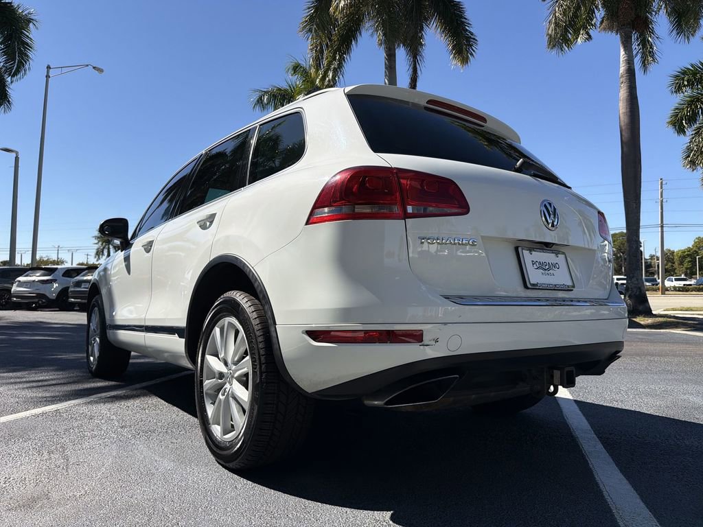 Used 2013 Volkswagen Touareg Sport image 20