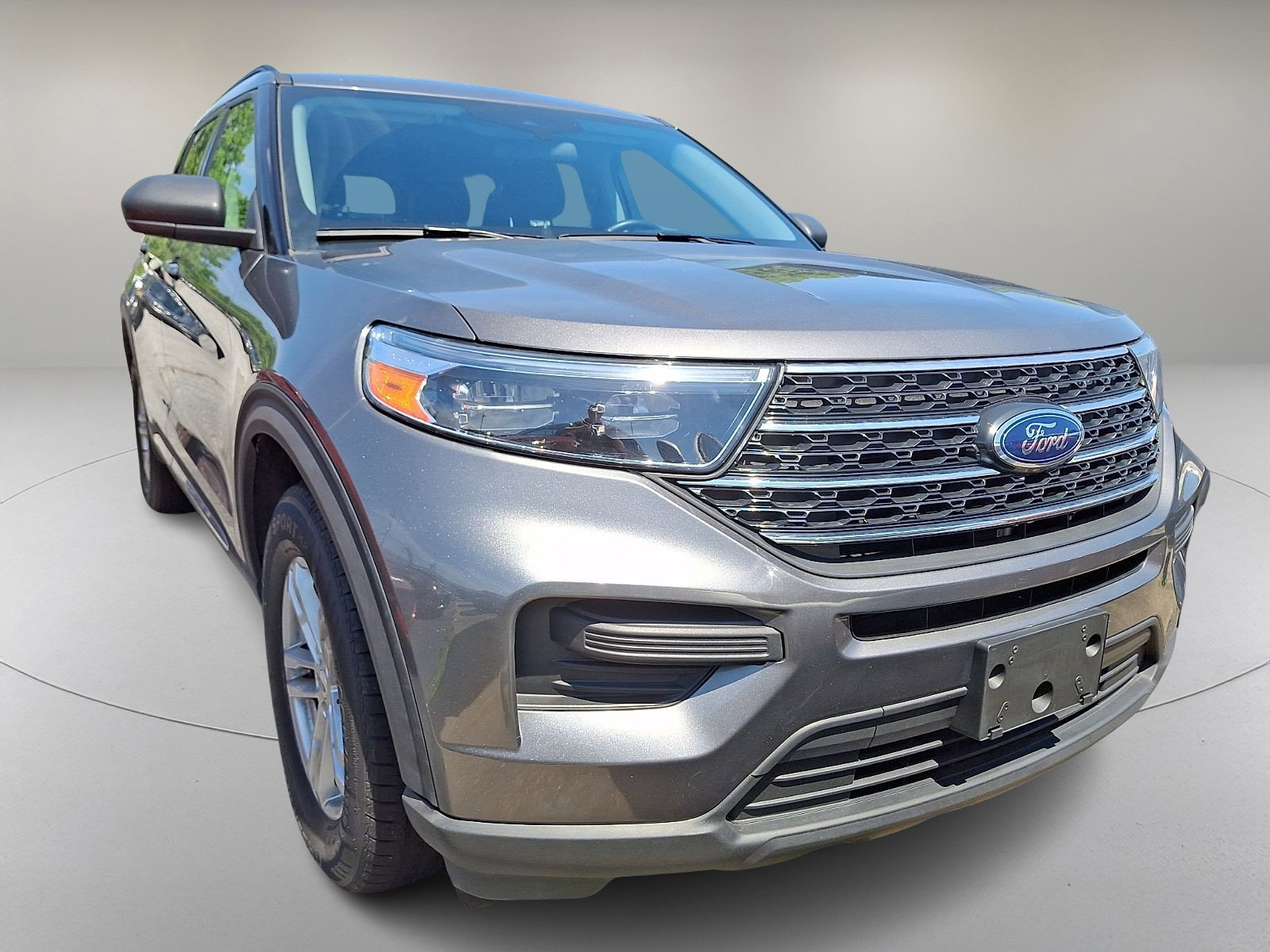 Used 2022 Ford Explorer XLT w/ Class IV Trailer Tow Package AWD/4WD image 2