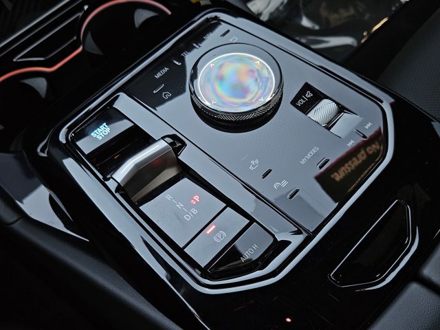 Used 2025 BMW i5 eDrive40i w/ Premium Package image 17