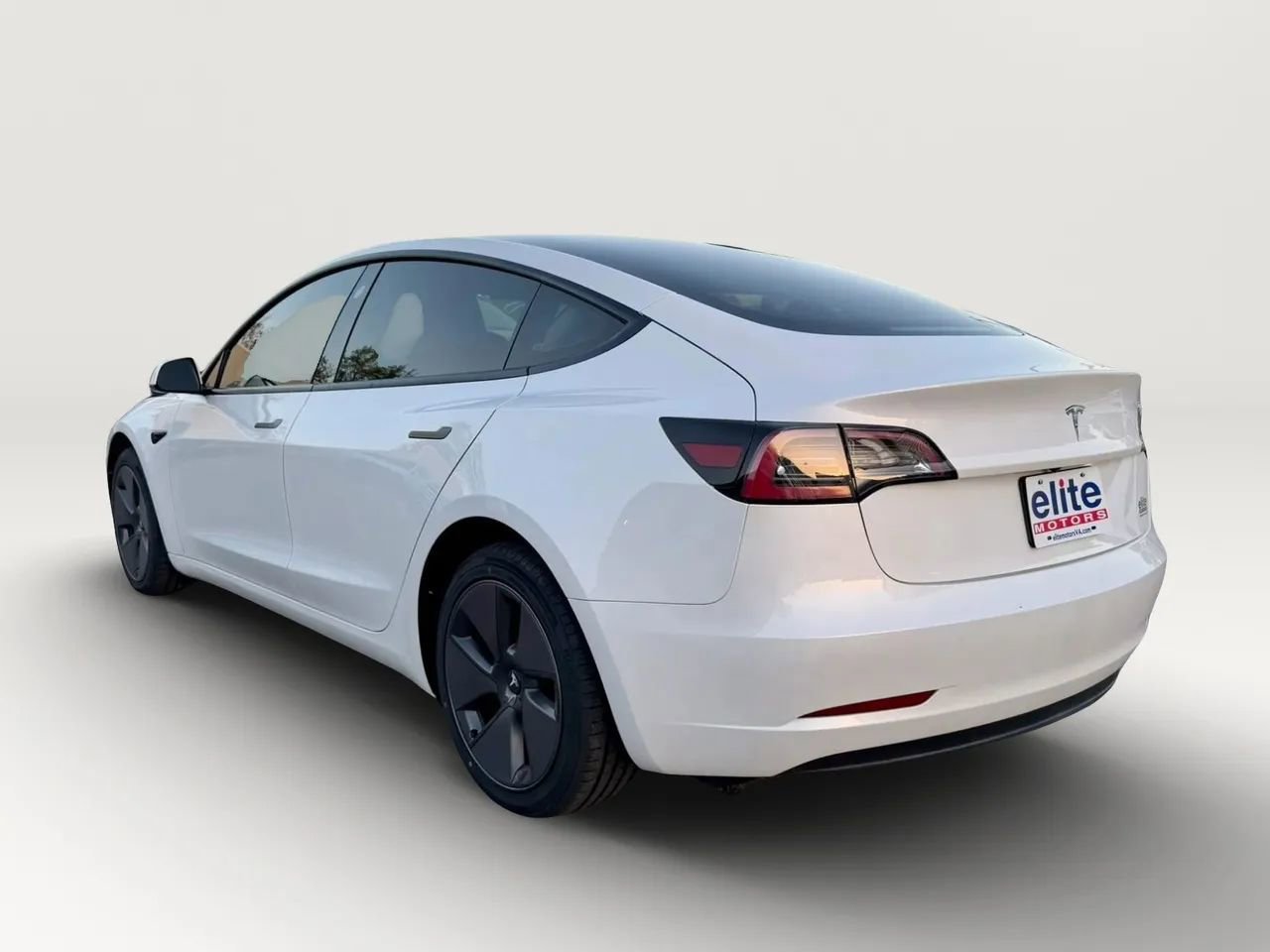 Used 2023 Tesla Model 3 Standard Range image 5