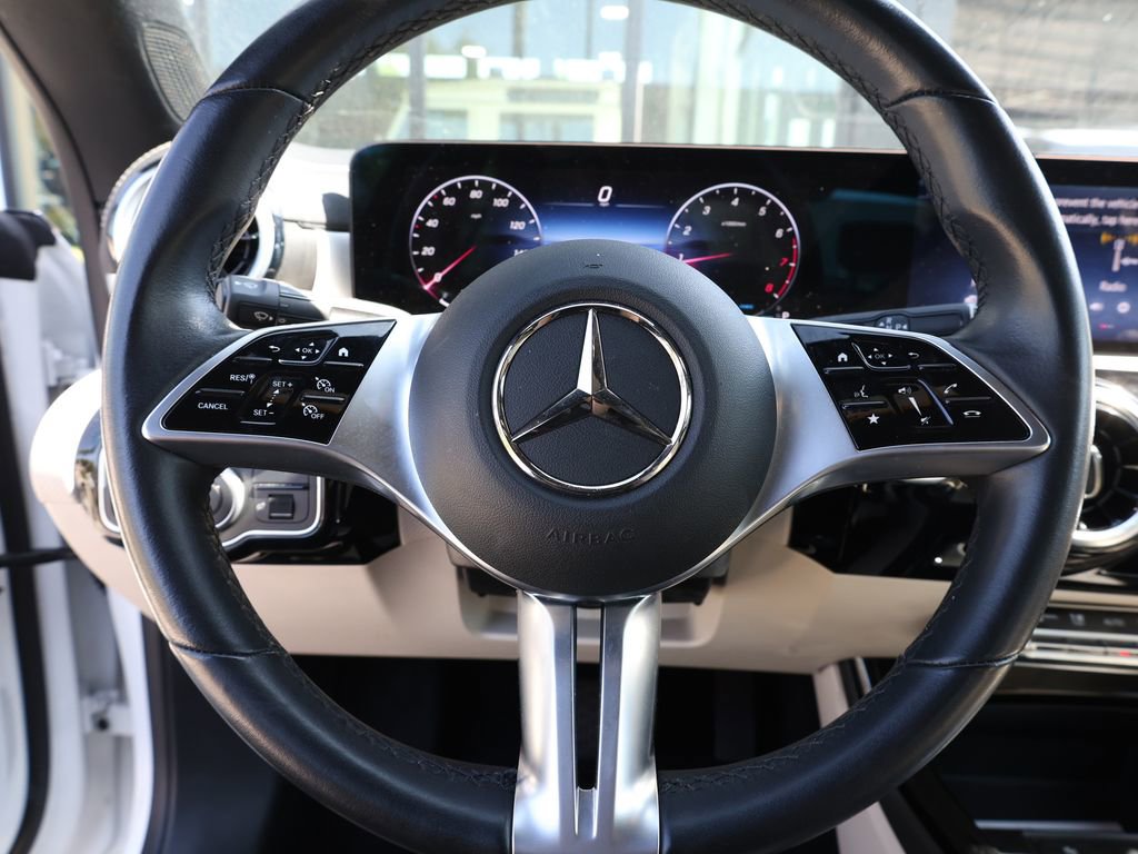Used 2025 Mercedes-Benz CLA 250 image 33