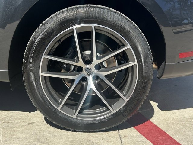 Certified 2025 Porsche Macan image 14