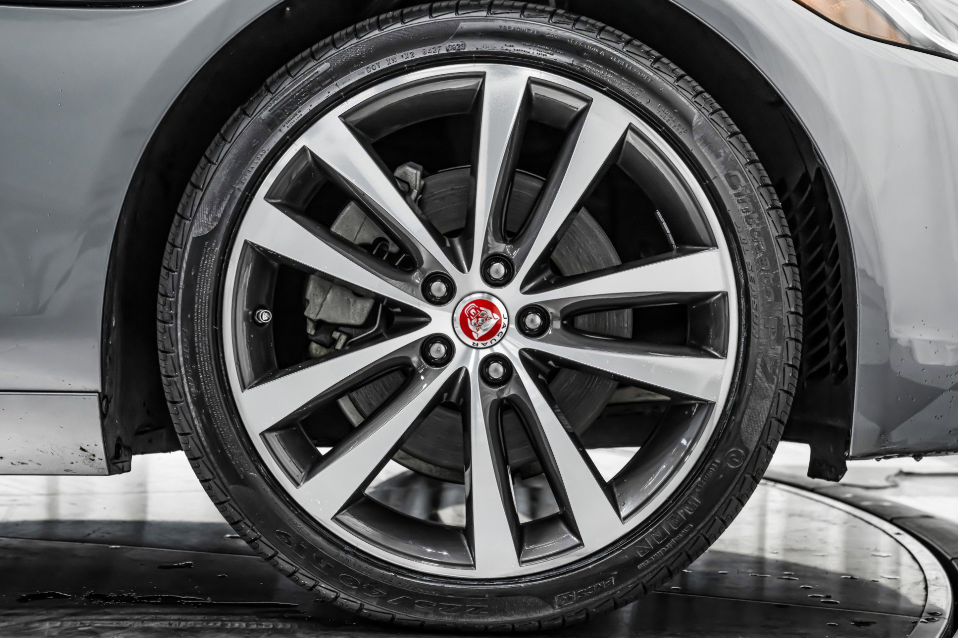 Used 2020 Jaguar XE S image 33