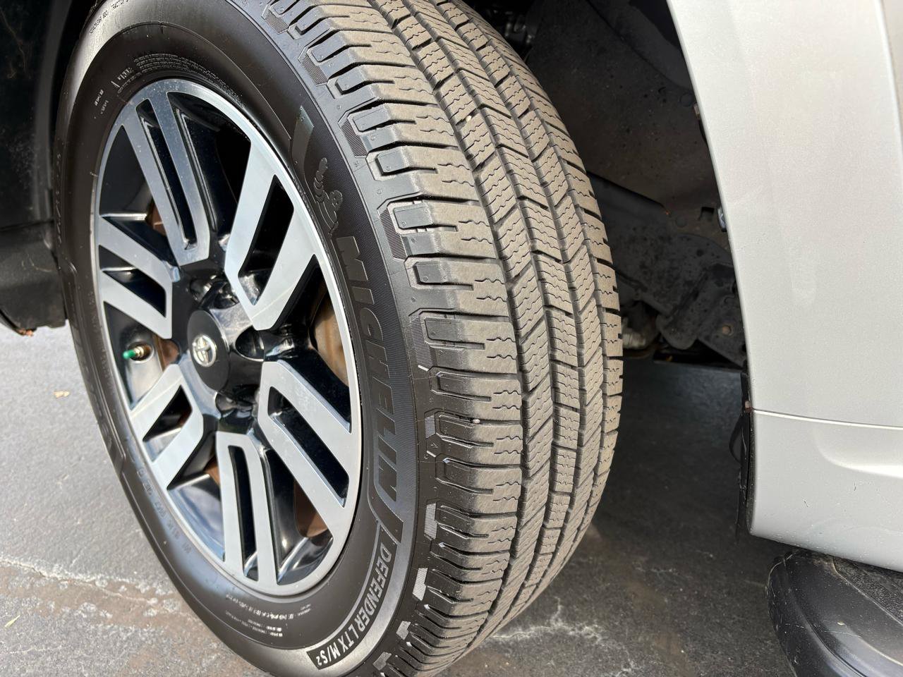 Used 2018 Toyota 4Runner Limited AWD/4WD image 3