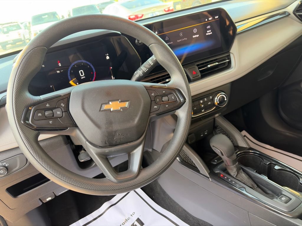 Used 2025 Chevrolet TrailBlazer LS w/ LS Convenience Package FWD image 15