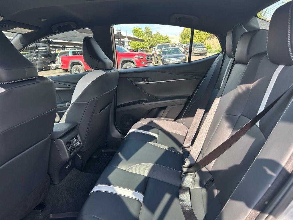 Used 2025 Toyota Camry SE image 25