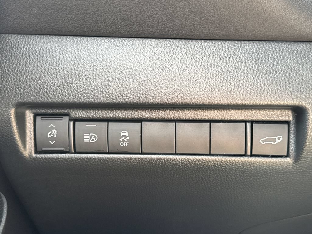 Used 2024 Toyota Venza XLE AWD/4WD image 29
