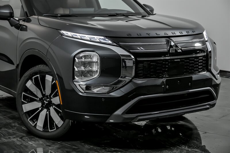 New 2026 Mitsubishi Outlander SEL FWD image 2