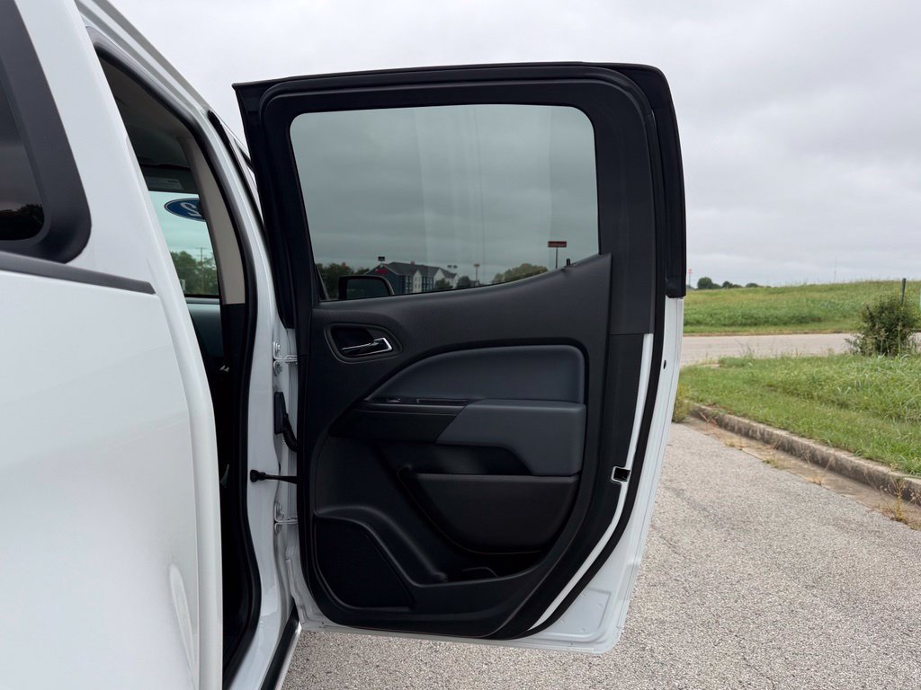 Used 2022 Chevrolet Colorado Z71 AWD/4WD image 38