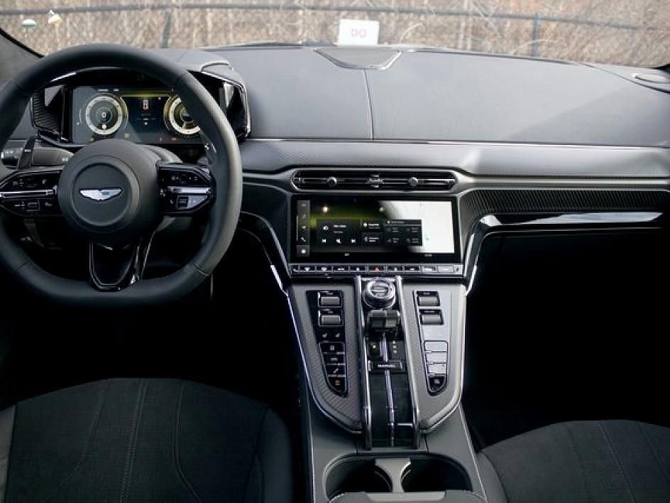 Used 2025 Aston Martin V8 Vantage Coupe image 12
