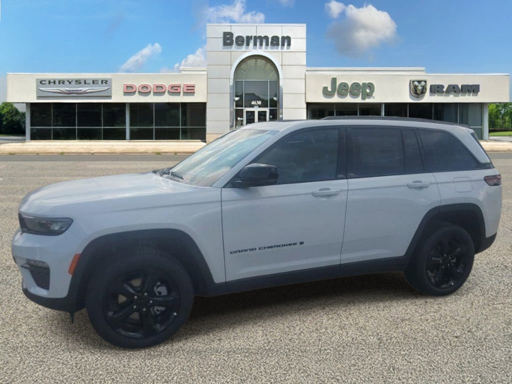 Used 2025 Jeep Grand Cherokee Limited w/ Black Appearance Package image 5