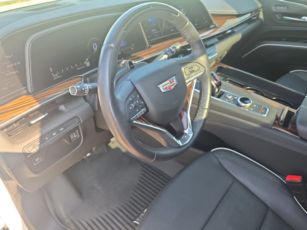 Used 2023 Cadillac Escalade Premium Luxury AWD/4WD image 17