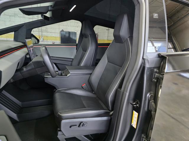 Used 2024 Tesla Cybertruck AWD Crew Cab image 31
