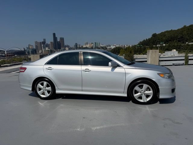 Used 2011 Toyota Camry SE FWD image 2