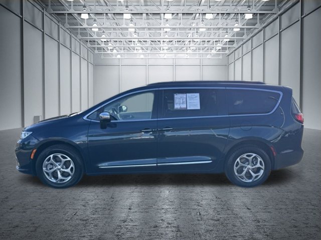 Used 2023 Chrysler Pacifica Limited w/ Uconnect Theater Family Group AWD/4WD image 2