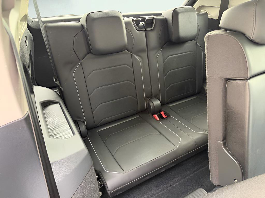 Used 2018 Volkswagen Tiguan SEL Premium image 25