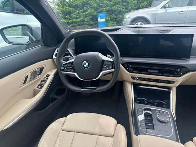 Certified 2025 BMW 330i xDrive Sedan w/ Premium Package AWD/4WD image 17