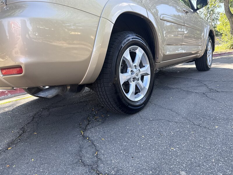 Used 2010 Toyota RAV4 Limited AWD/4WD image 5