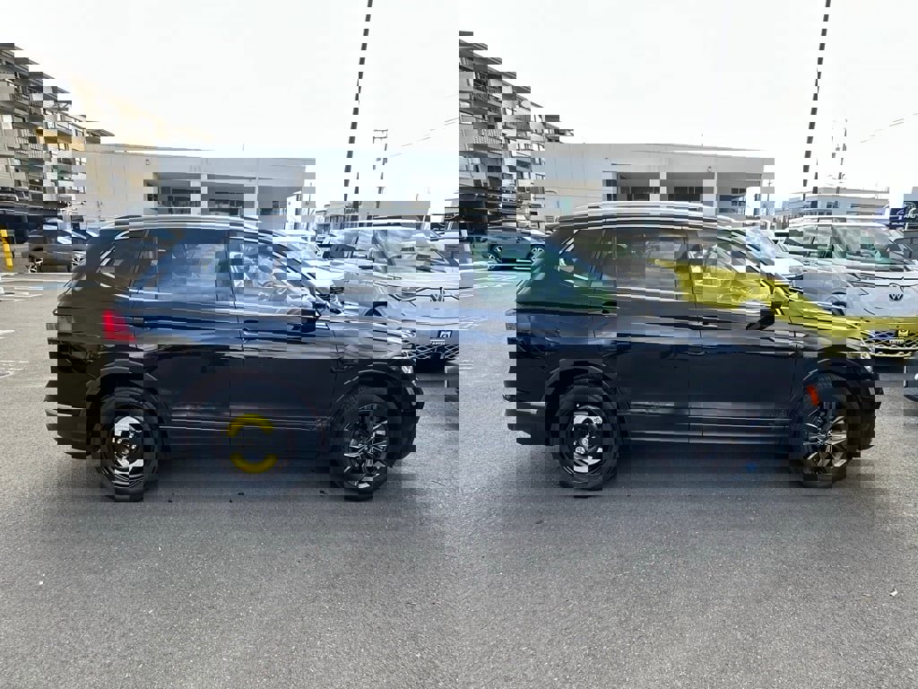 Used 2022 Volkswagen Tiguan SE image 6