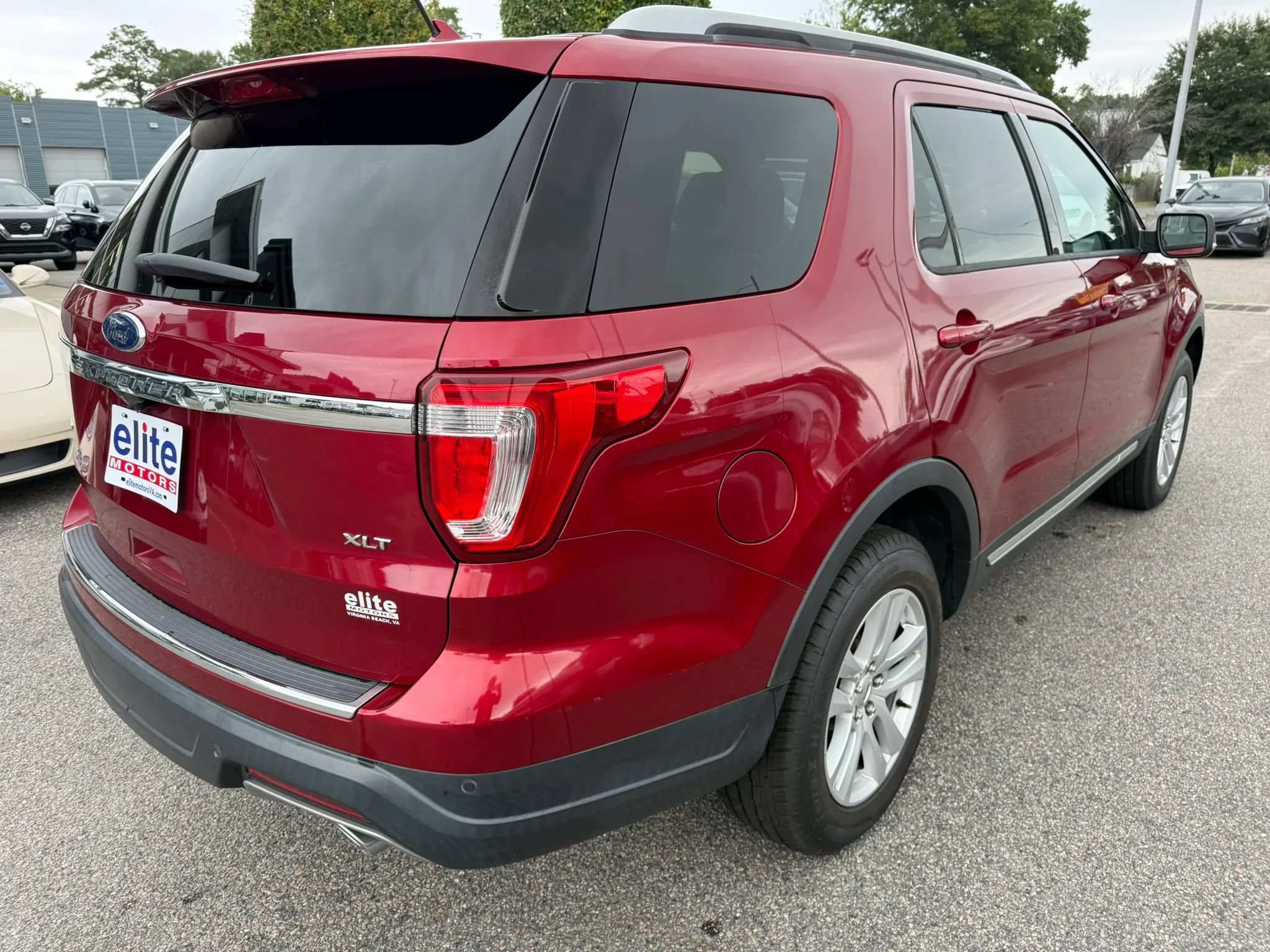 Used 2018 Ford Explorer XLT w/ Equipment Group 202A AWD/4WD image 7