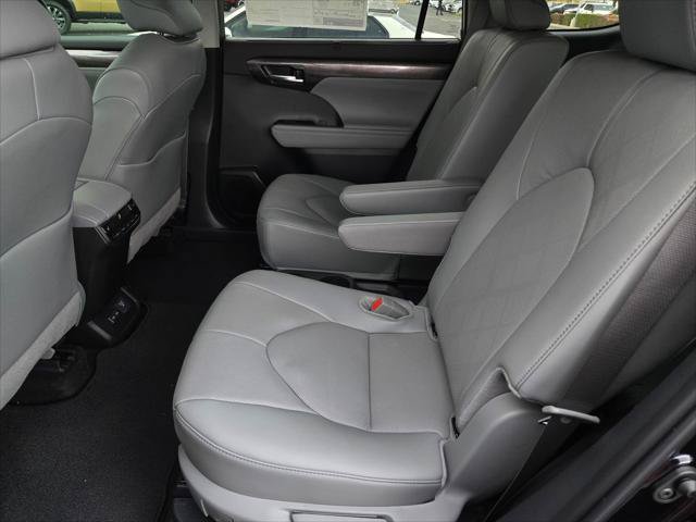 Certified 2026 Toyota Highlander Platinum AWD/4WD image 10