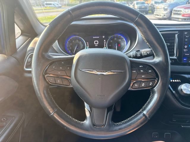 Used 2018 Chrysler Pacifica Touring-L Plus w/ Advanced Safetytec Group FWD image 18