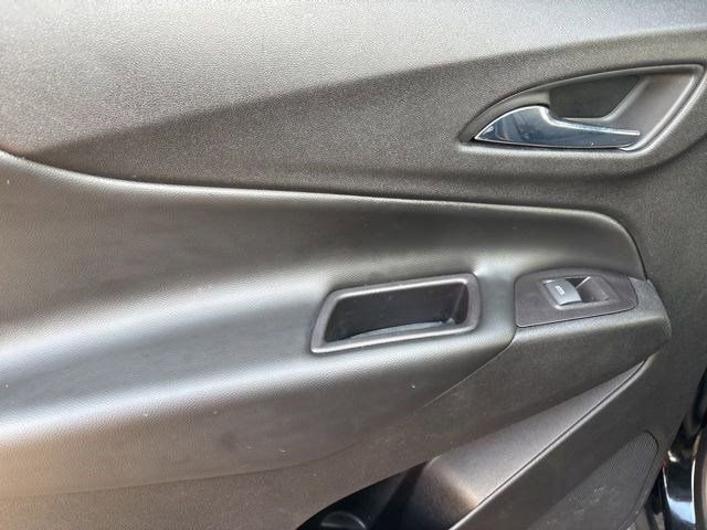 Used 2018 Chevrolet Equinox LT image 32