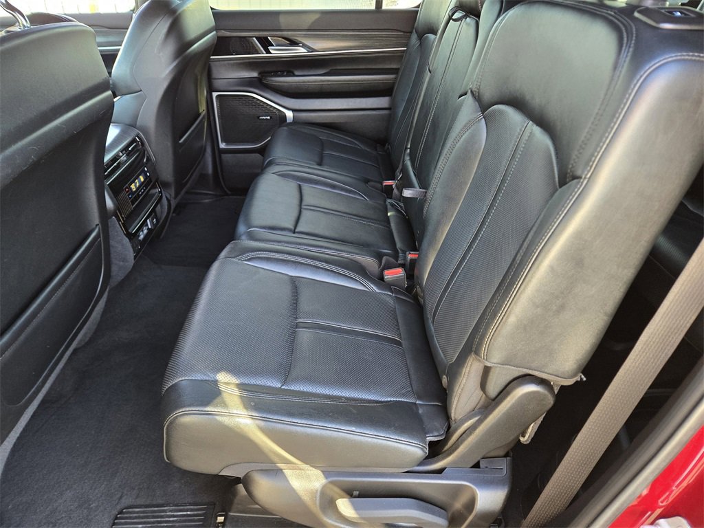 Used 2023 Jeep Wagoneer L Series II image 18