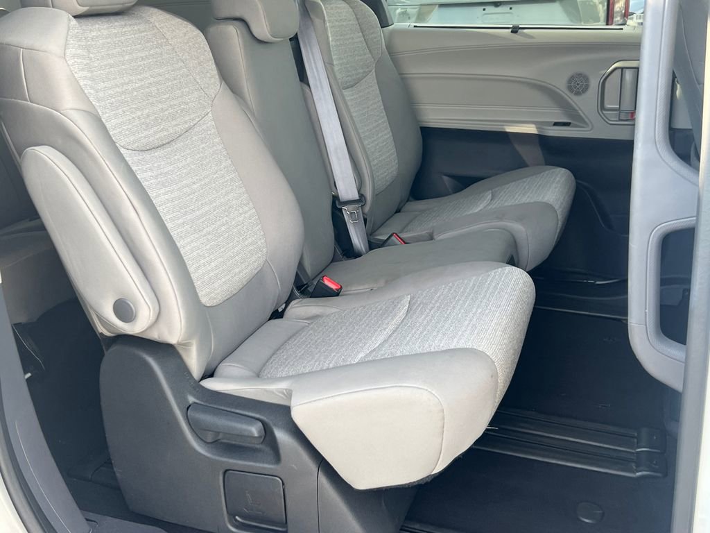 Used 2024 Toyota Sienna LE image 13