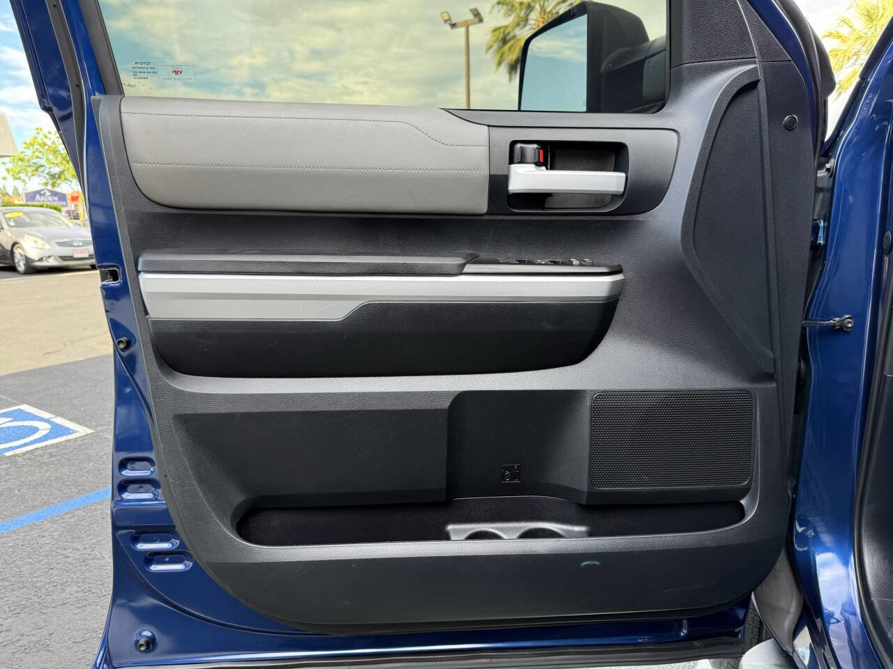 Used 2015 Toyota Tundra Limited image 10