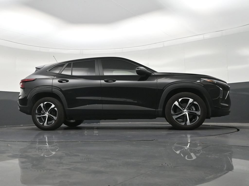 Used 2025 Chevrolet Trax RS w/ Driver Confidence Package FWD image 28