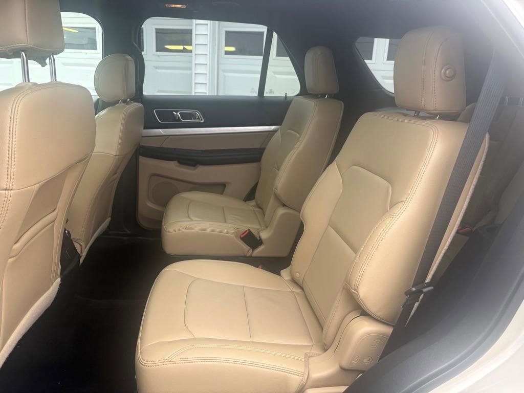 Used 2017 Ford Explorer XLT w/ Equipment Group 202A image 14