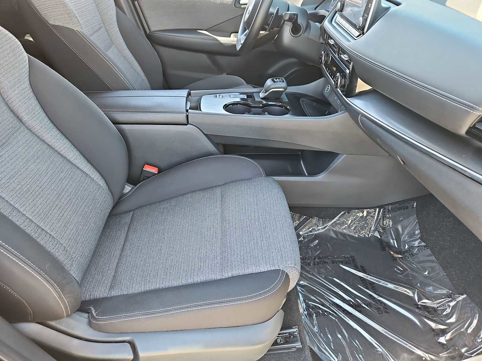 Used 2022 Nissan Rogue SV FWD image 21