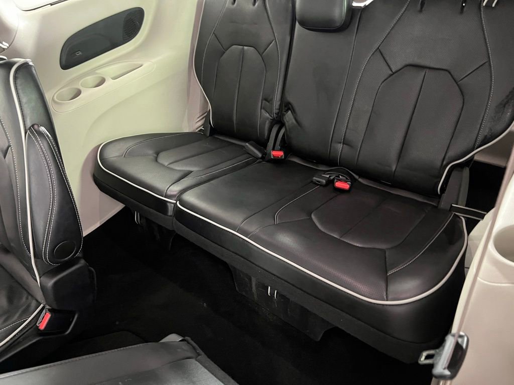 Certified 2024 Chrysler Pacifica Limited image 26