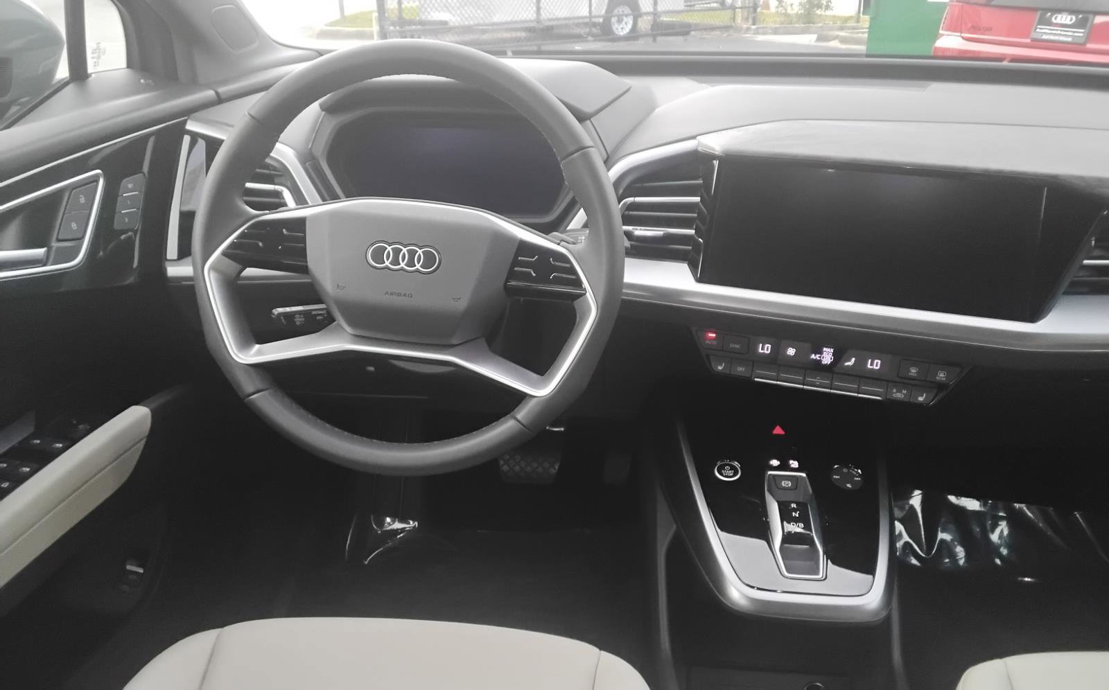 Used 2025 Audi Q4 e-tron Premium image 21