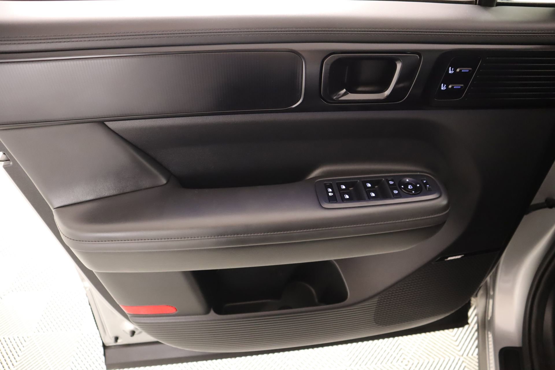 Used 2025 Hyundai Santa Fe Calligraphy image 18