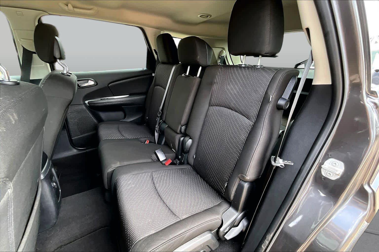 Used 2019 Dodge Journey SE w/ Connectivity Group FWD image 19