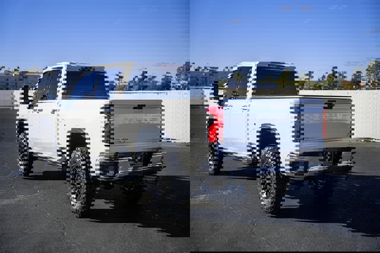 Used 2024 Chevrolet Silverado 2500 LTZ w/ LTZ Plus Package image 10