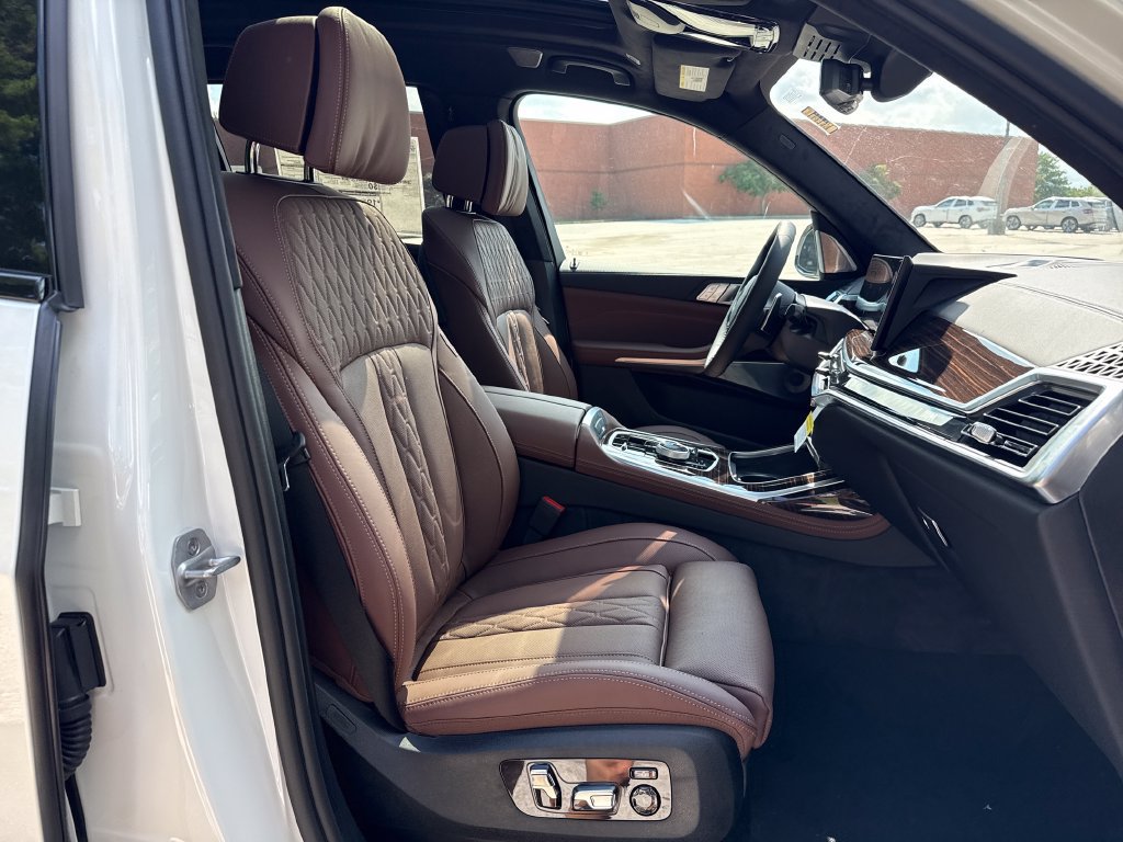 New 2027 BMW X7 M60i AWD/4WD image 30