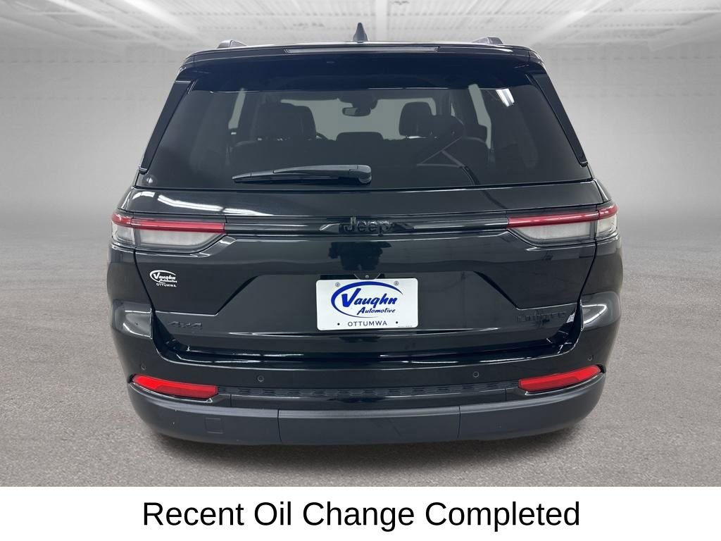 Used 2023 Jeep Grand Cherokee Limited w/ Black Appearance Package image 11
