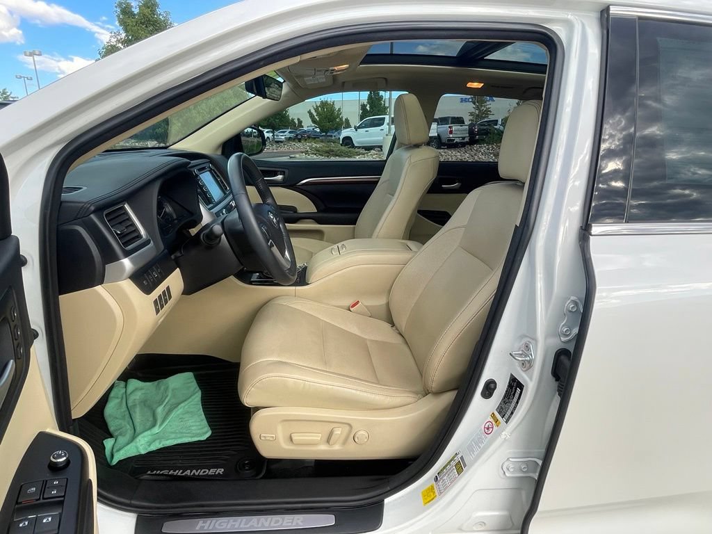 Used 2018 Toyota Highlander Limited Platinum AWD/4WD image 13