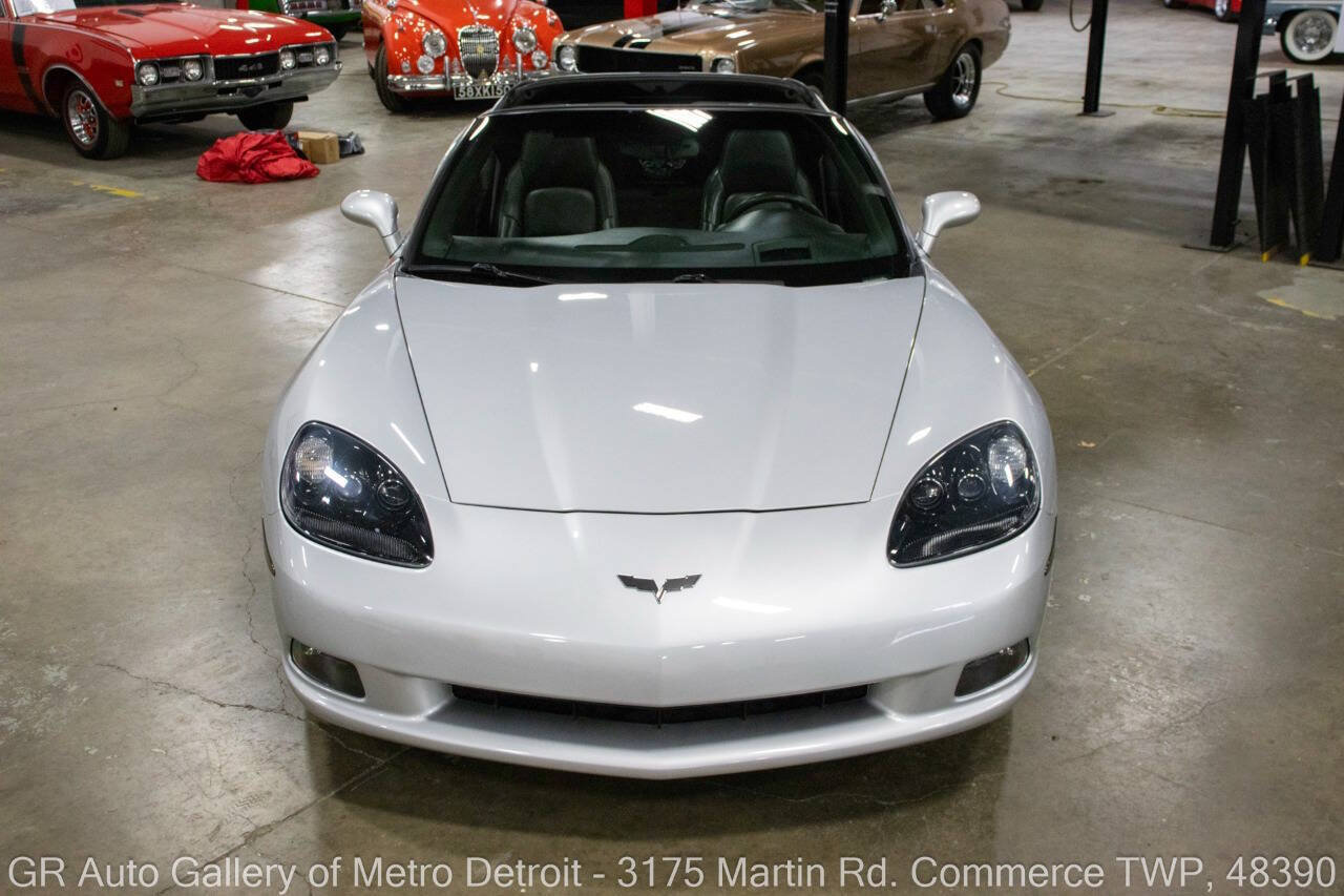 Used 2009 Chevrolet Corvette Coupe w/ Preferred Equipment Group RWD image 12