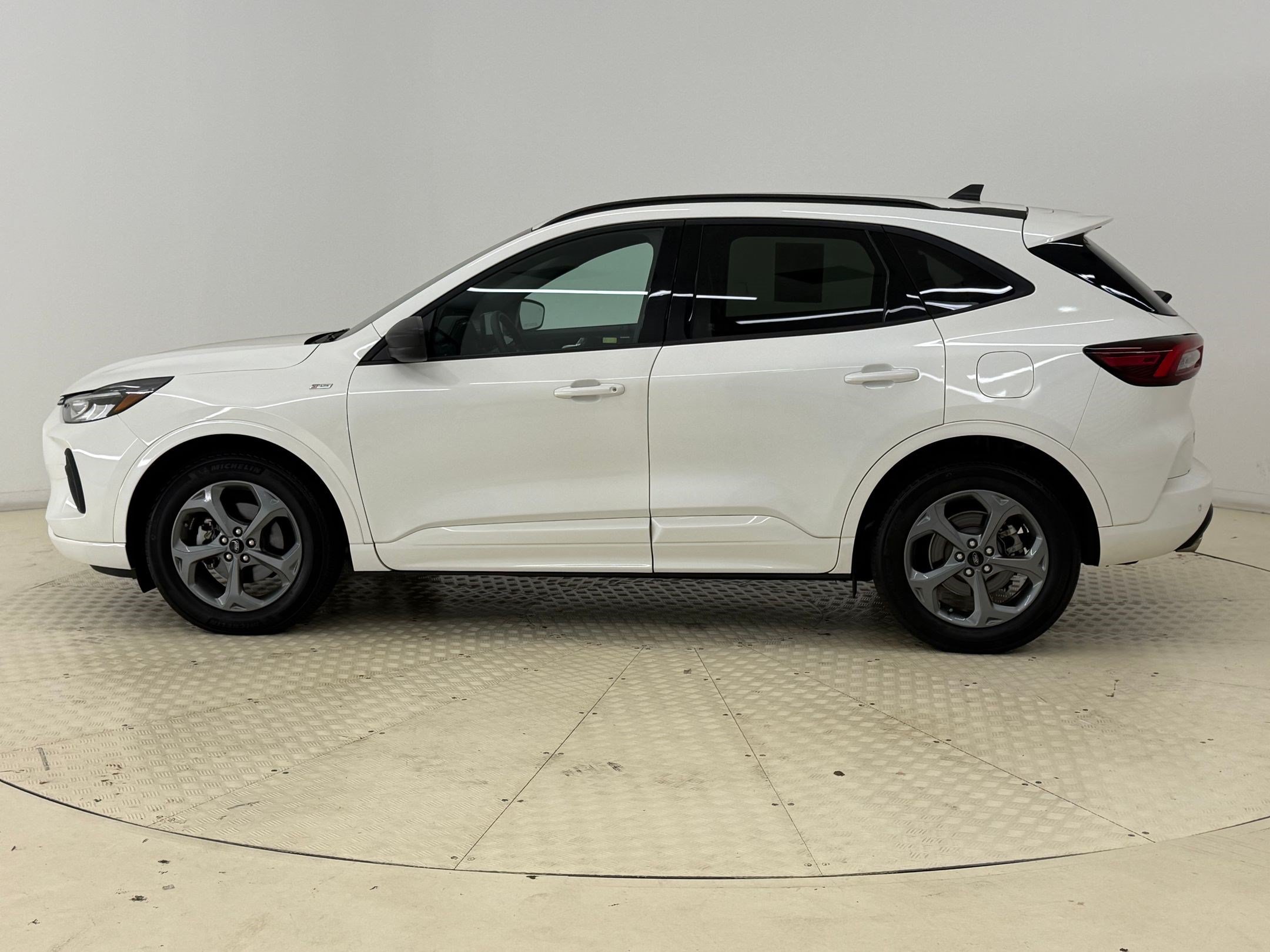 Certified 2023 Ford Escape ST-Line w/ Tech Pack #1 FWD image 2