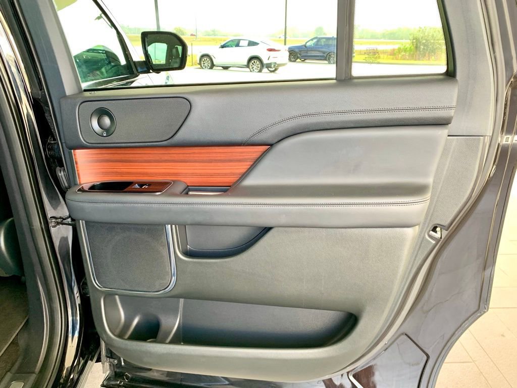 Used 2024 Lincoln Navigator L 4WD image 29