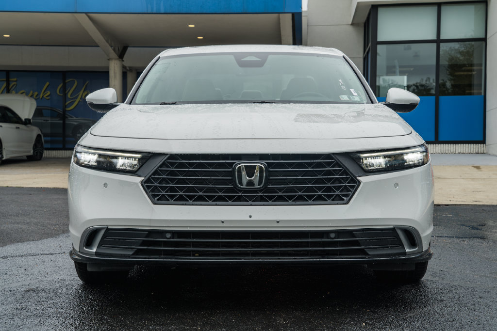 Used 2024 Honda Accord Touring image 2