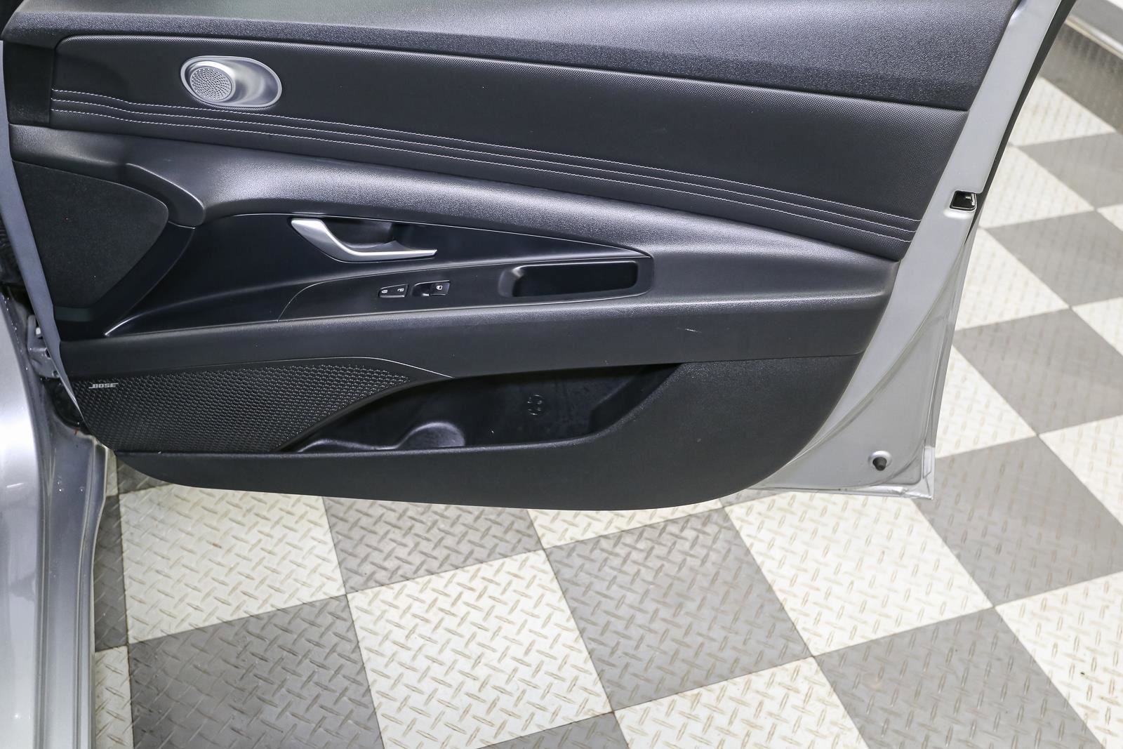 Used 2023 Hyundai Elantra Limited FWD image 20