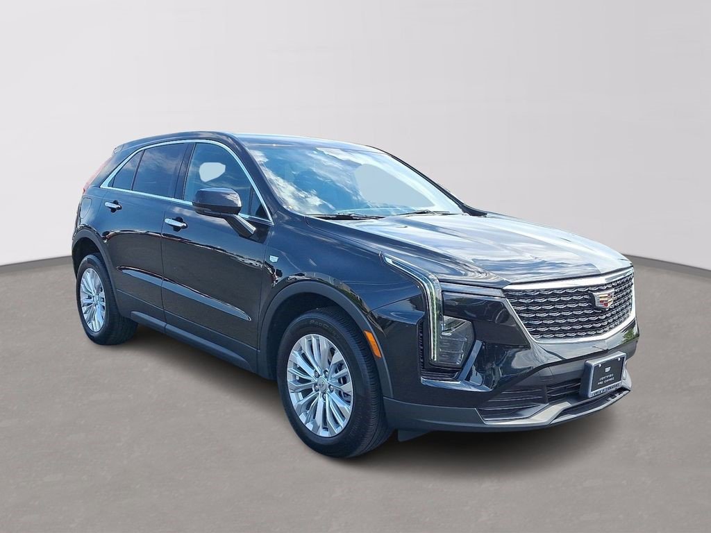 Certified 2024 Cadillac XT4 Luxury w/ Cold Weather Package AWD/4WD image 3